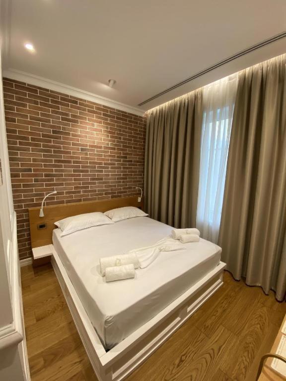 Crown Boutique Hotel Durrës Esterno foto