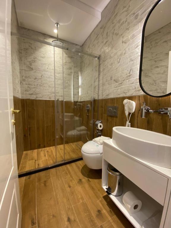 Crown Boutique Hotel Durrës Esterno foto