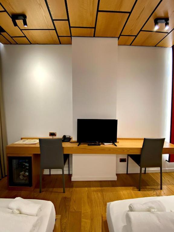 Crown Boutique Hotel Durrës Esterno foto