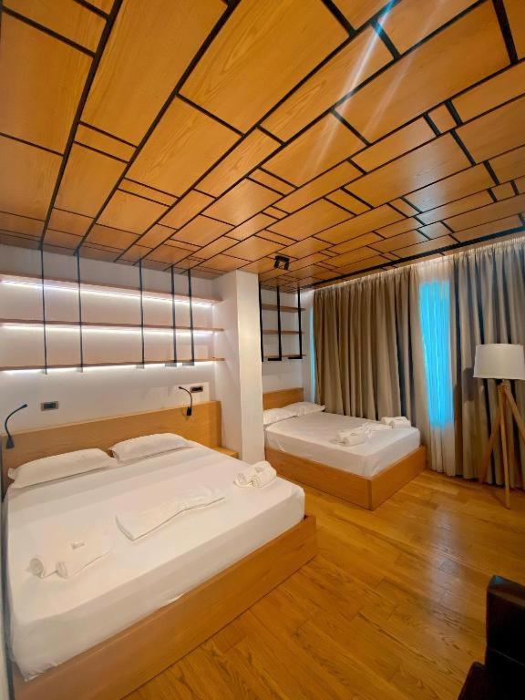 Crown Boutique Hotel Durrës Esterno foto