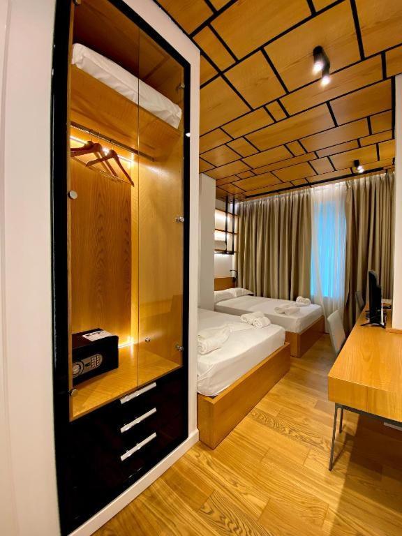 Crown Boutique Hotel Durrës Esterno foto