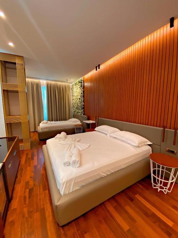 Crown Boutique Hotel Durrës Esterno foto