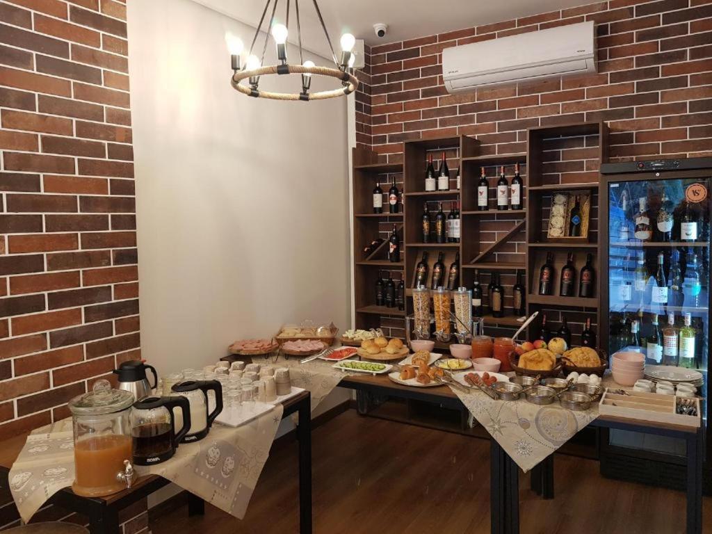 Crown Boutique Hotel Durrës Esterno foto